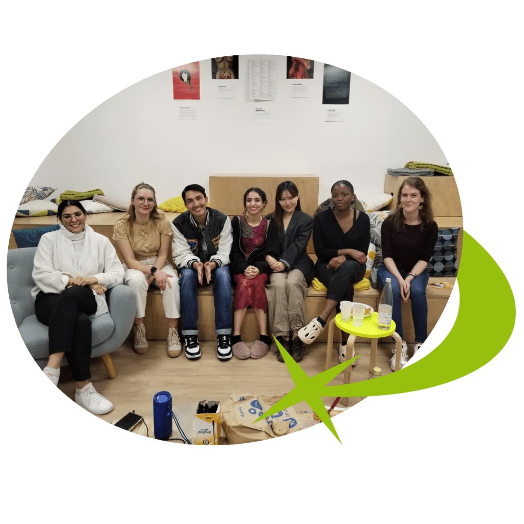 Ciné-débat avec des jeunes zutour des énergies citoyennes et de la transition énergétique à Lyon, organisé par Coopawatt dans le cadre de son programme Energy Shakers.