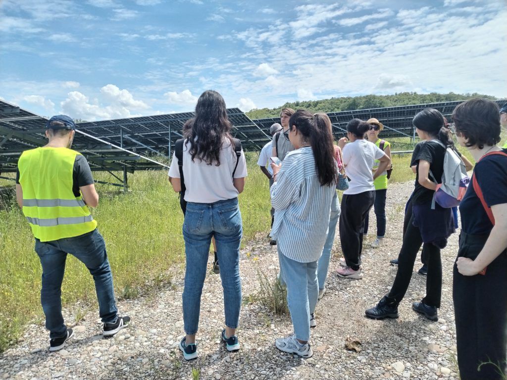 Visite de centrale solaire autour de Lyon avec des jeunes, organisé par CoopaWatt pour le programme Energy Shakers