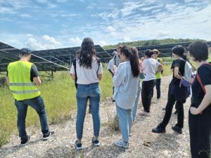 Visite de centrale solaire autour de Lyon avec des jeunes, organisé par CoopaWatt pour le programme Energy Shakers