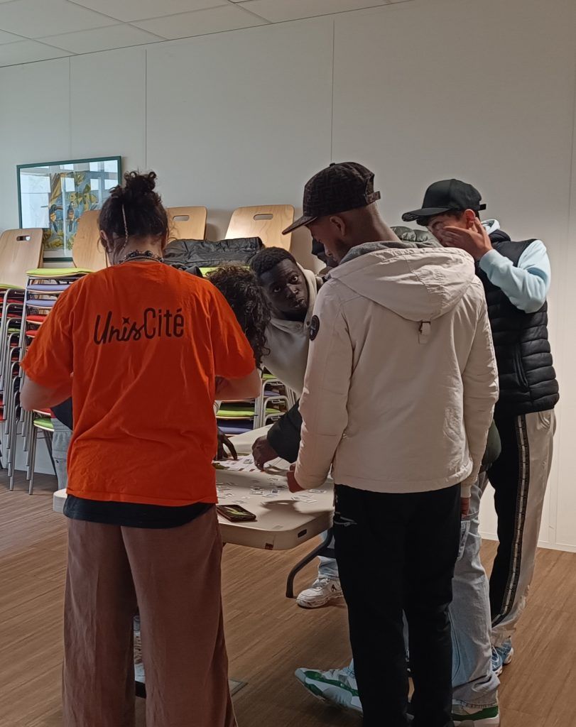 Atelier d'éducation populaire sur les économies d'énergie avec Unis Cité, l'Ecole Être Rhône et le CERTA Vénissieux à la Maison de l'Environnement.